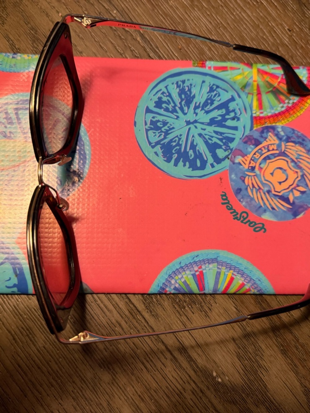 PRADA SHADES 100%”A million girls would kill for this job"Devil Wears Prada - Picture 2 of 4